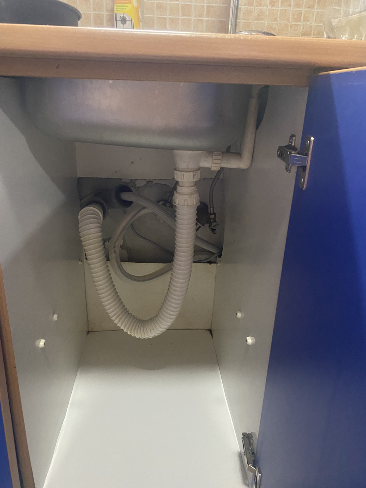 Otpušavanje sudopere u kuhinji