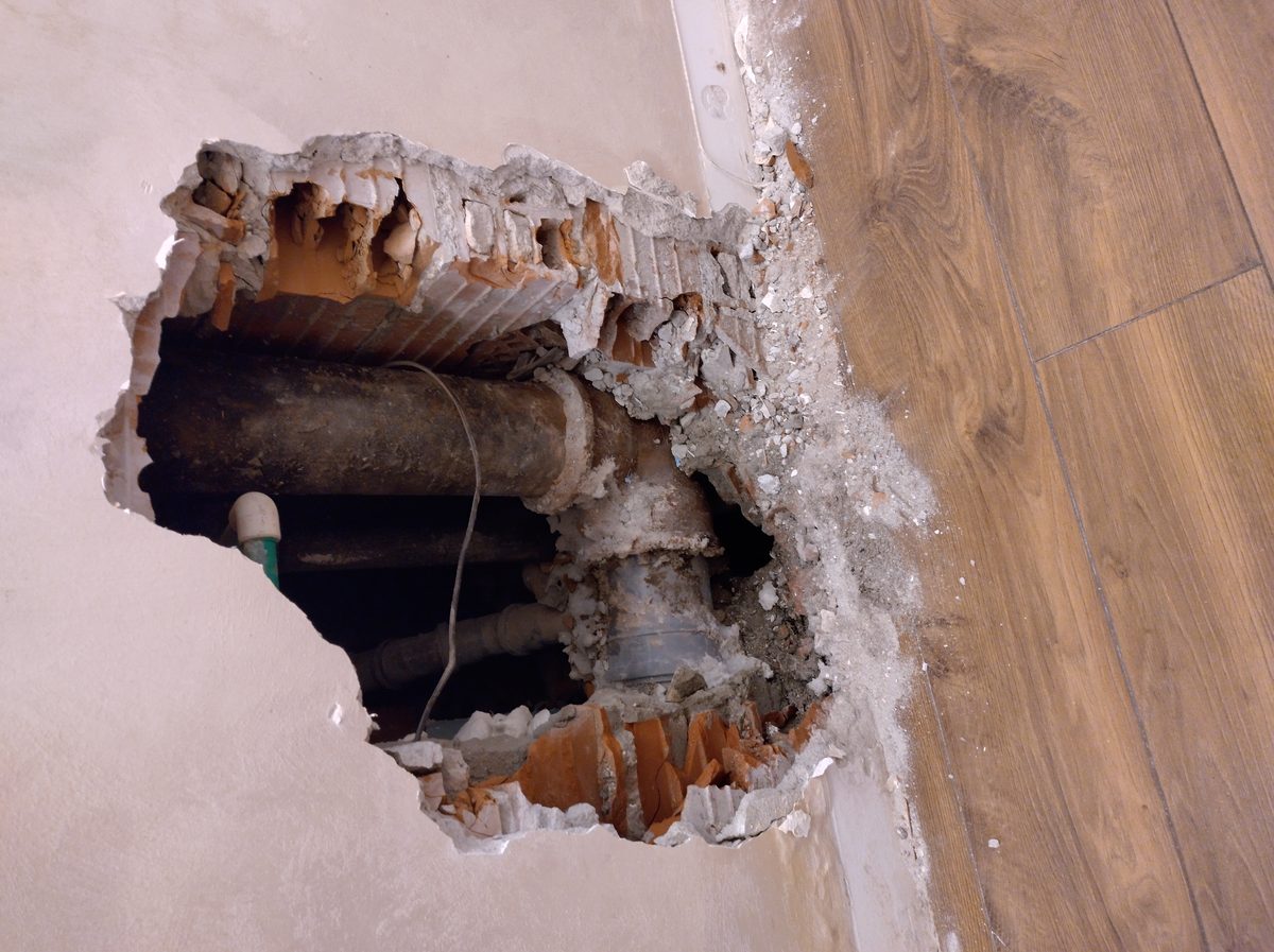 Sanacija havarije – curenje iz zida